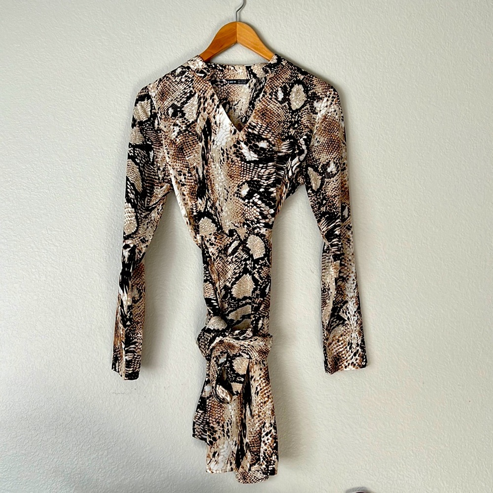 Shein: Snakeskin Dress with belt: size s . Us 4-